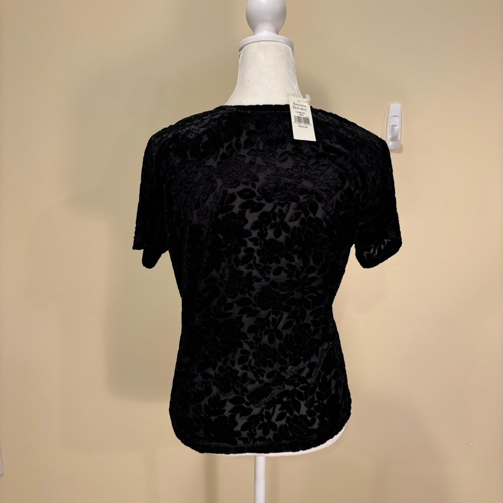 Banana Republic Black Burnout Velvet Floral Top – Size M (NWT) - Picture 3 of 5